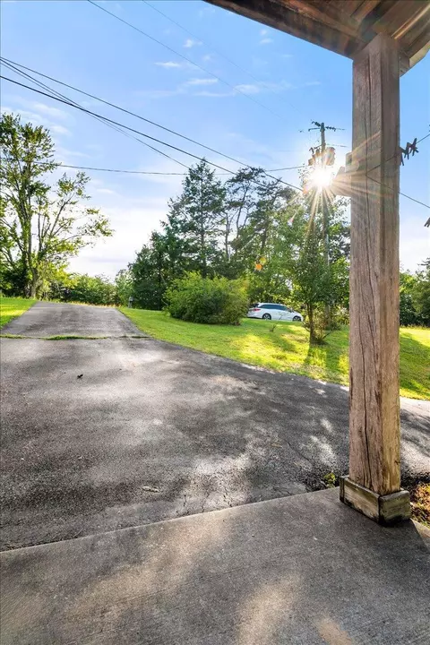 Exterior - 520 Singing Hills Rd, Corbin, KY 40701 photo 12 of 15