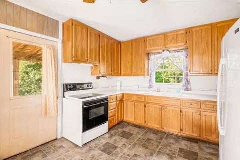 Kitchen - 520 Singing Hills Rd, Corbin, KY 40701 photo 2 of 2