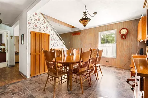 Dining - 520 Singing Hills Rd, Corbin, KY 40701 photo 1 of 2