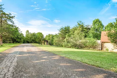 Exterior - 520 Singing Hills Rd, Corbin, KY 40701 photo 13 of 15