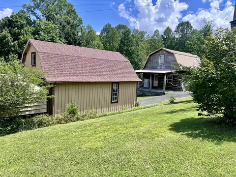 Exterior - 520 Singing Hills Rd, Corbin, KY 40701 photo 3 of 15