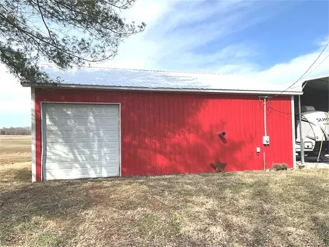 6146 Zander Rd, Hopkinsville, KY 42240