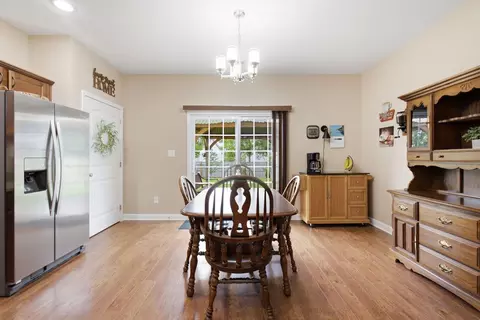 Dining - 120 Stephen Dr, Georgetown, KY 40324 photo 2 of 2