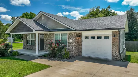Exterior - 103 Davis St, Berea, KY 40403 photo 6 of 12
