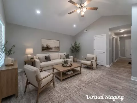 Living - 103 Davis St, Berea, KY 40403 photo 2 of 5