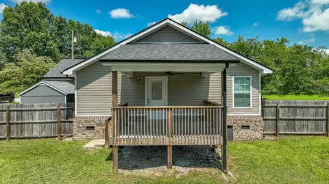 Exterior - 103 Davis St, Berea, KY 40403 photo 9 of 12