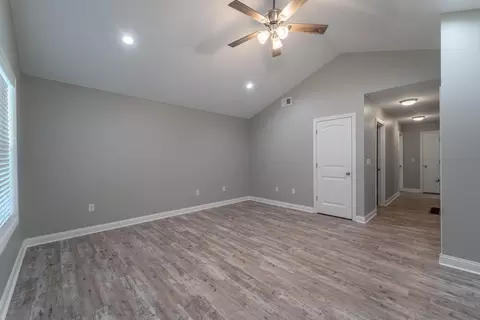 Living - 103 Davis St, Berea, KY 40403 photo 1 of 5