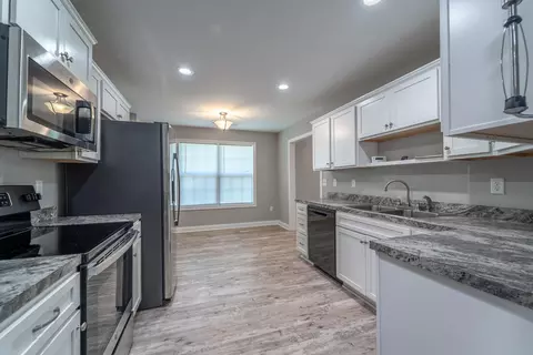 Kitchen - 103 Davis St, Berea, KY 40403 photo 1 of 3
