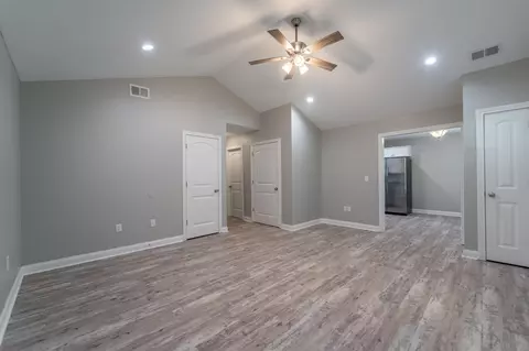 Living - 103 Davis St, Berea, KY 40403 photo 3 of 5