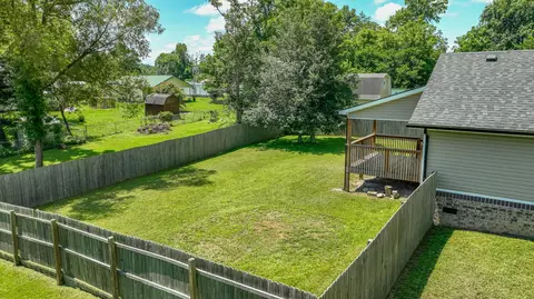 Exterior - 103 Davis St, Berea, KY 40403 photo 5 of 12