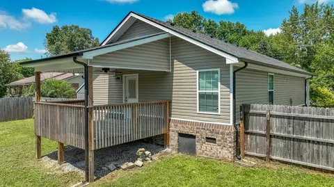 Exterior - 103 Davis St, Berea, KY 40403 photo 2 of 12