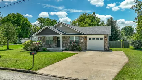 Exterior - 103 Davis St, Berea, KY 40403 photo 8 of 12