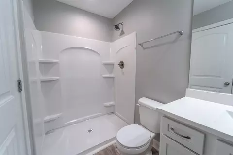 Bath - 103 Davis St, Berea, KY 40403 photo 2 of 3