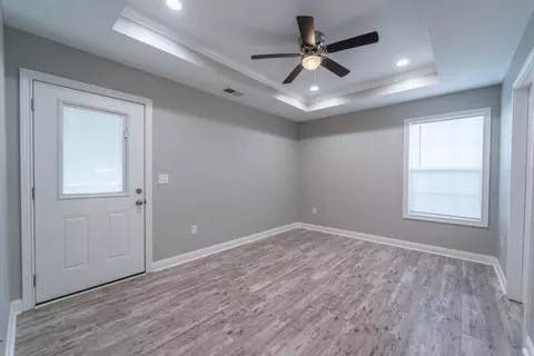 Living - 103 Davis St, Berea, KY 40403 photo 5 of 5