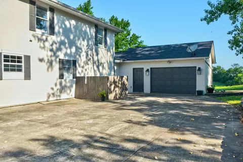 Exterior - 620 Stone Rd, Paris, KY 40361 photo 20 of 30