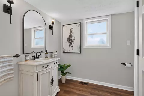 Bath - 620 Stone Rd, Paris, KY 40361 photo 3 of 14