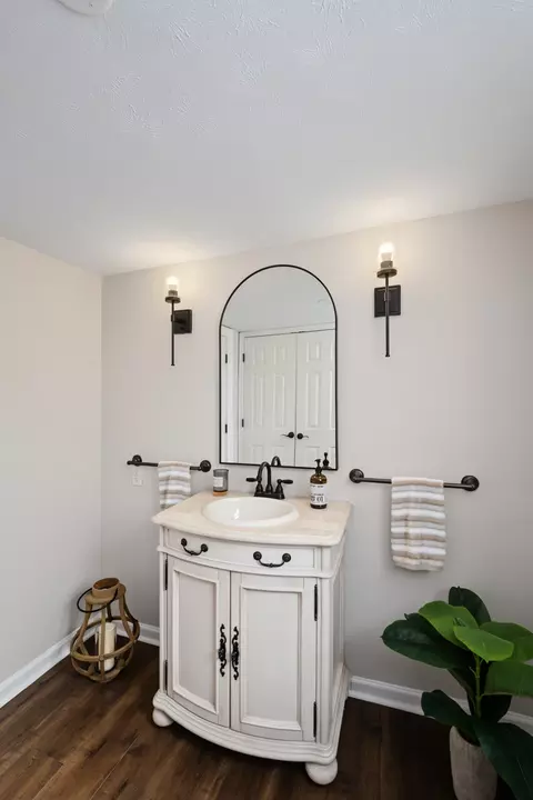 Bath - 620 Stone Rd, Paris, KY 40361 photo 2 of 14
