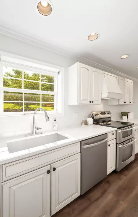 Kitchen - 620 Stone Rd, Paris, KY 40361 photo 6 of 6