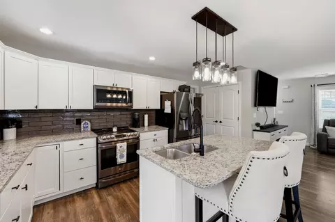Kitchen - 475 Flint Rd, Waco, KY 40385 photo 3 of 4
