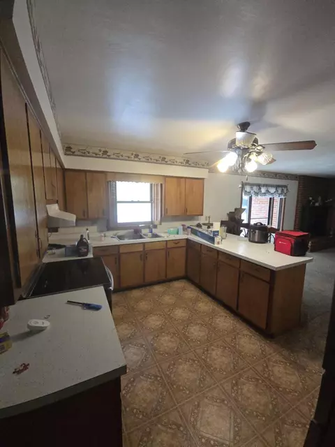 Kitchen - 604 Us 421, Mckee, KY 40447 photo 2 of 5