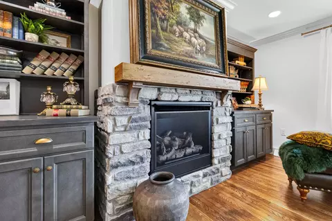 Living - 307 Ford St, Corbin, KY 40701 photo 2 of 4