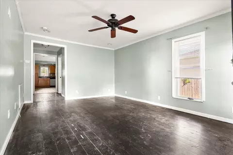 Living - 1406 Spruce St, Corbin, KY 40701 photo 1 of 2