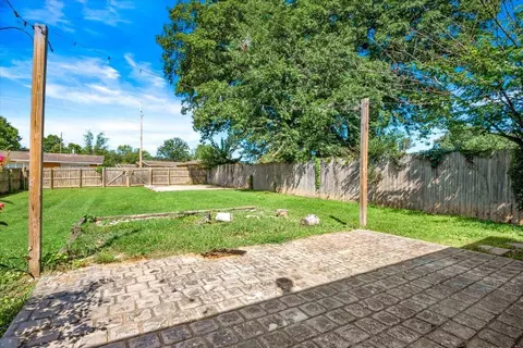 Exterior - 1406 Spruce St, Corbin, KY 40701 photo 7 of 9