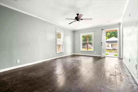 Living - 1406 Spruce St, Corbin, KY 40701 photo 2 of 2