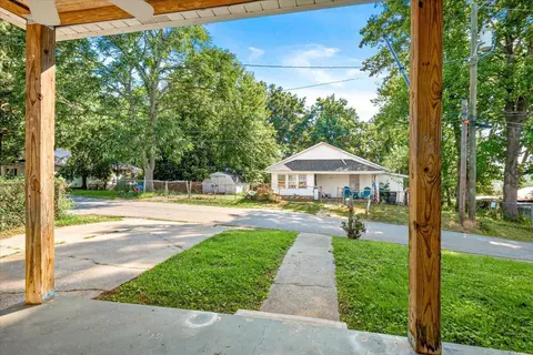 Exterior - 1406 Spruce St, Corbin, KY 40701 photo 3 of 9
