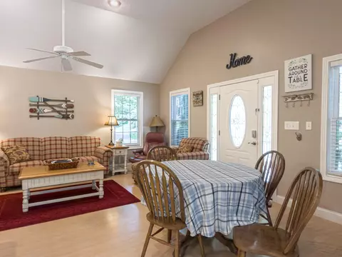 Dining - 253 Stoneybrook Rd, Burnside, KY 42519 photo 2 of 5