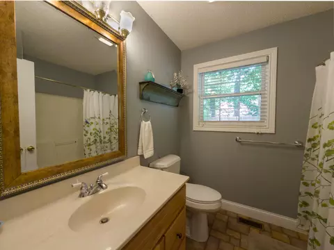 Bath - 253 Stoneybrook Rd, Burnside, KY 42519 photo 4 of 5