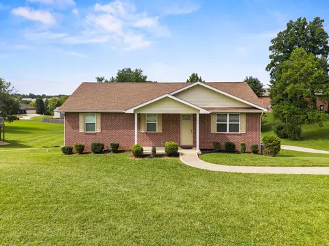 135 Grand Crossing Dr, Somerset, KY 42503