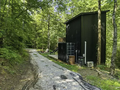 Exterior - 300 Lacy Ln, Campton, KY 41301 photo 2 of 7