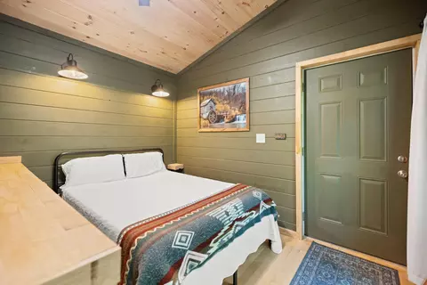 Bedroom - 300 Lacy Ln, Campton, KY 41301 photo 1 of 3