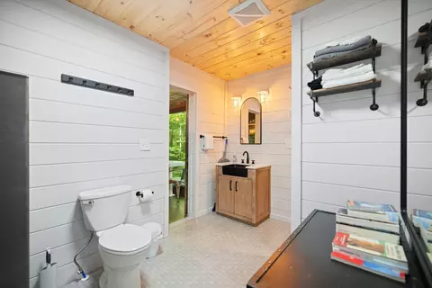 Bath - 300 Lacy Ln, Campton, KY 41301 photo 5 of 6
