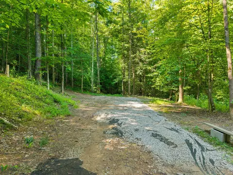 Exterior - 300 Lacy Ln, Campton, KY 41301 photo 3 of 7