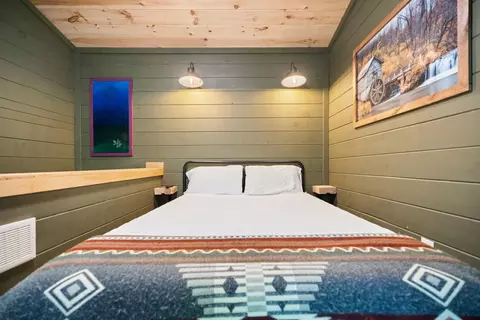 Bedroom - 300 Lacy Ln, Campton, KY 41301 photo 3 of 3