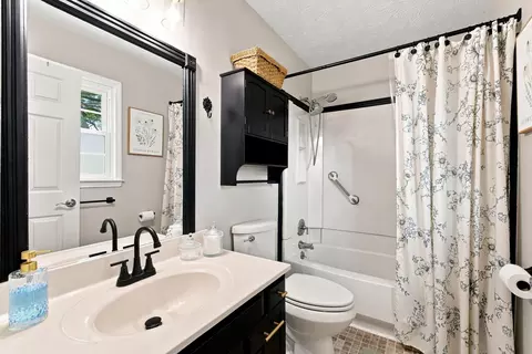 Bath - 306 Enid Ct, Georgetown, KY 40324 photo 1 of 3