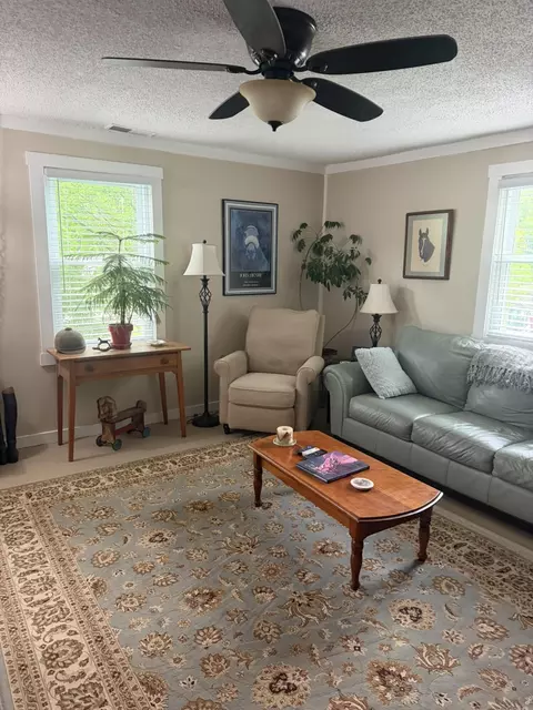 Living - 4933 Bloomfield Rd, Springfield, KY 40069 photo 1 of 3