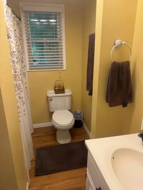 Bath - 4933 Bloomfield Rd, Springfield, KY 40069 photo 4 of 4