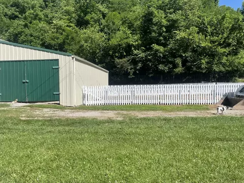 Exterior - 4933 Bloomfield Rd, Springfield, KY 40069 photo 3 of 5