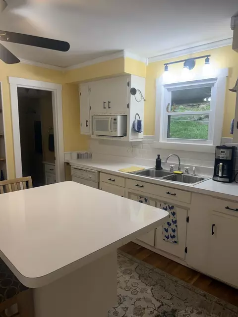 Kitchen - 4933 Bloomfield Rd, Springfield, KY 40069 photo 3 of 4