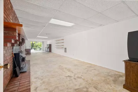Living - 4475 Campton Rd, Stanton, KY 40380 photo 6 of 6