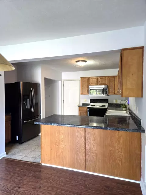 Kitchen - 133 River Run Ct, Georgetown, KY 40324 photo 2 of 2