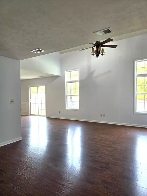 Living - 133 River Run Ct, Georgetown, KY 40324 photo 1 of 3