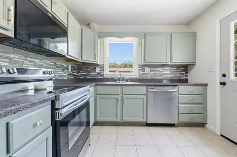 Kitchen - 78 Whispering Oaks Loop, Mayfield, KY 42066 photo 2 of 5