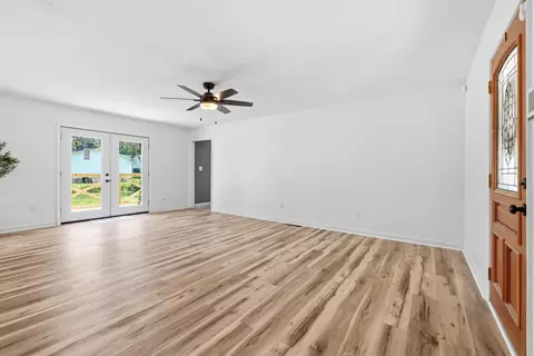 Living - 78 Whispering Oaks Loop, Mayfield, KY 42066 photo 2 of 4