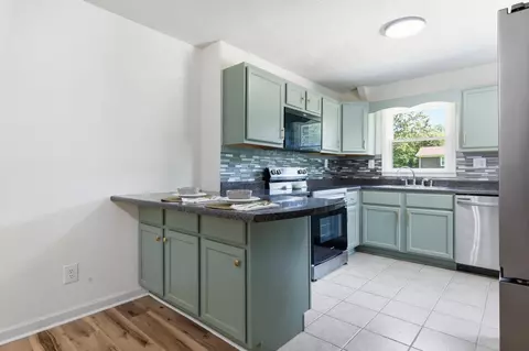 Kitchen - 78 Whispering Oaks Loop, Mayfield, KY 42066 photo 3 of 5