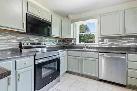 Kitchen - 78 Whispering Oaks Loop, Mayfield, KY 42066 photo 1 of 5