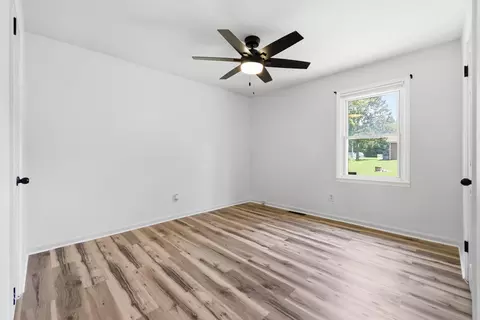 Bedroom - 78 Whispering Oaks Loop, Mayfield, KY 42066 photo 1 of 4